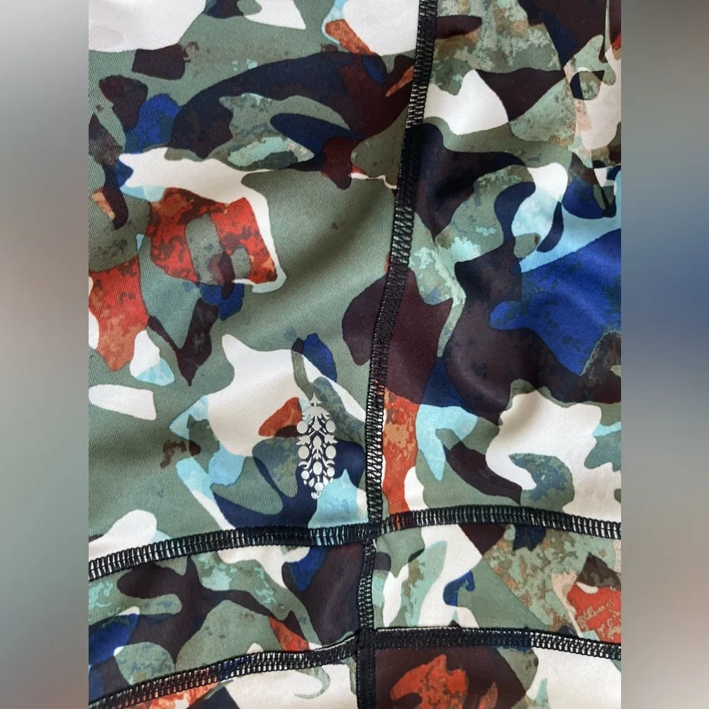 FP Movement by Free People Daybreak Graphic Camo Leggings & Sports 2pc Set XS - Picture 12 of 16